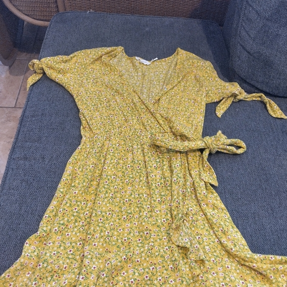 Dress - Picture 2 of 3